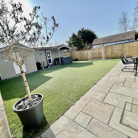 Four Corners Holiday Home Hot&Sauna Ferndown Exterior foto
