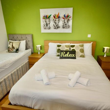 Four Corners Holiday Home Hot&Sauna Ferndown Exterior foto