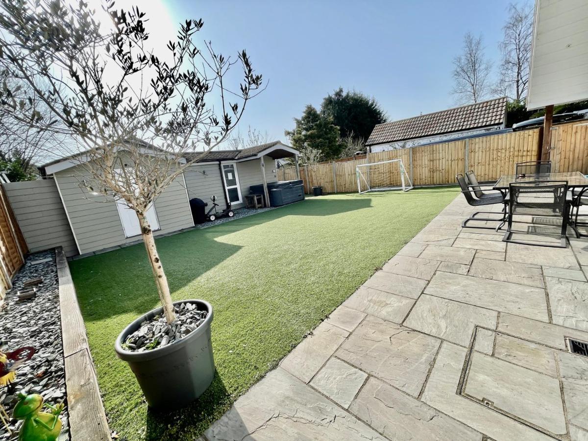 Four Corners Holiday Home Hot&Sauna Ferndown Exterior foto