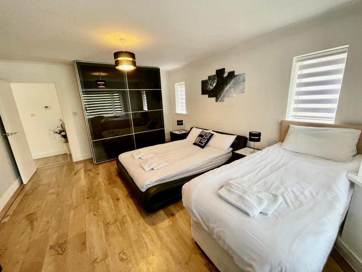 Four Corners Holiday Home Hot&Sauna Ferndown Exterior foto