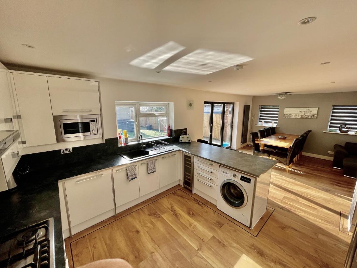 Four Corners Holiday Home Hot&Sauna Ferndown Exterior foto